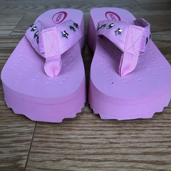 SODA Power Pink Star Studded Flip Flop Sandals - Picture 3 of 7